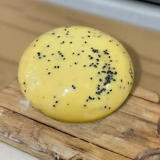 Şirden Mayalı Çörek Otlu Göbek Kaşar Peyniri
